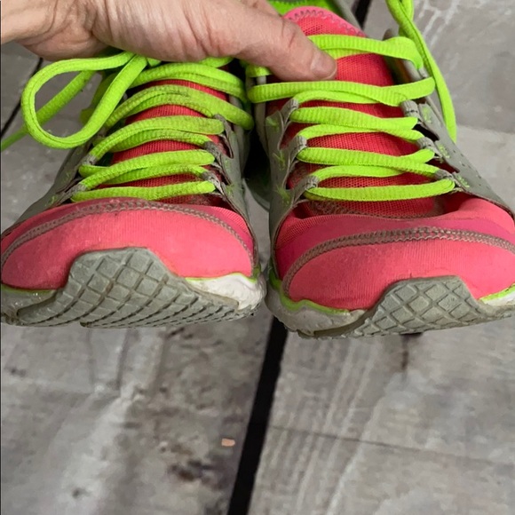 Under Armour micro g 4D foam sneaker in 5.5 - Picture 10 of 16